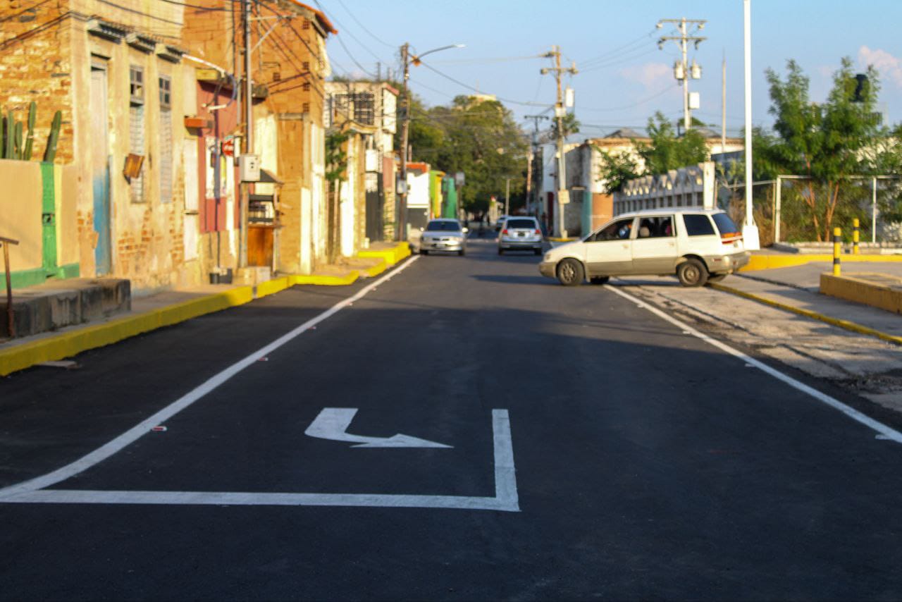 Alcaldía de Maracaibo rehabilita el sector Veritas con más de 1.500 toneladas de asfalto