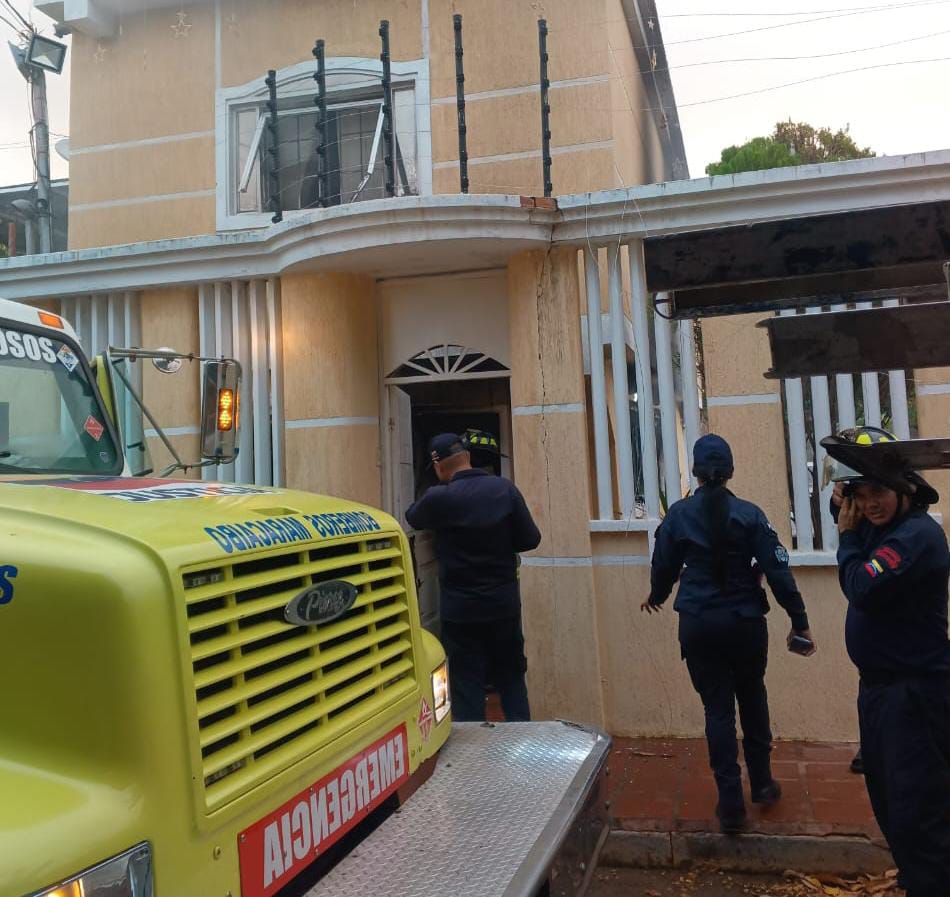 Bomberos impidieron propagación de incendio en casa del sector La Arreaga donde hubo dos víctimas fatales