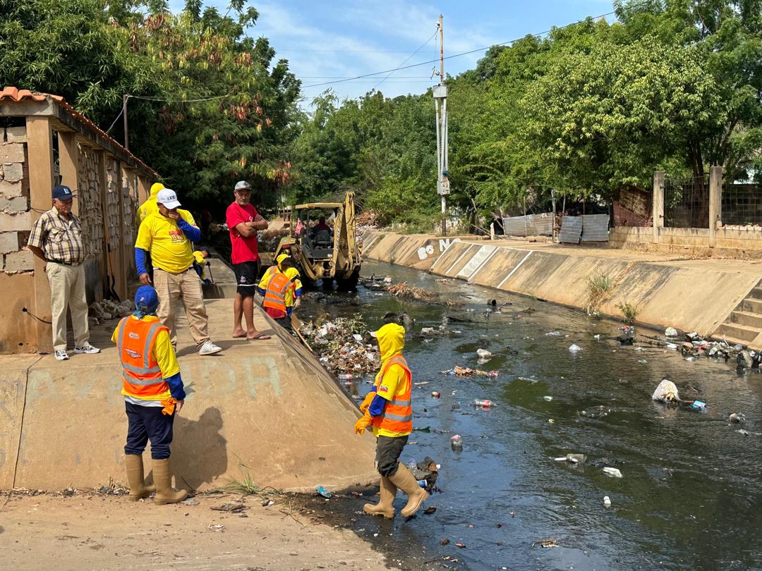 Más de 8.000 familias de Francisco Eugenio Bustamante y Cecilio Acosta se verán beneficiadas con la limpieza de la cañada La 11