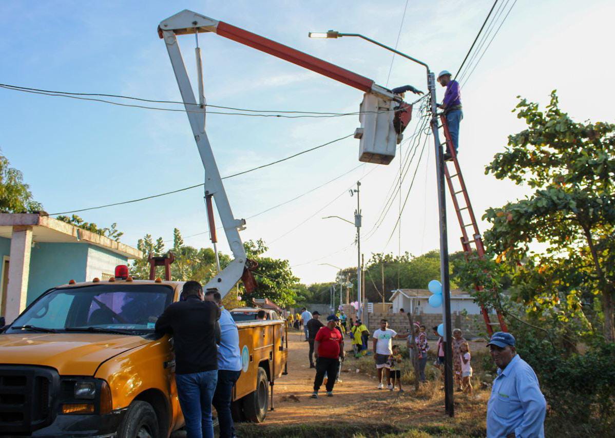 Alcaldía de Maracaibo y Corpoelec instalaron transformadores en Manuelita Sáenz y Ancón Bajo