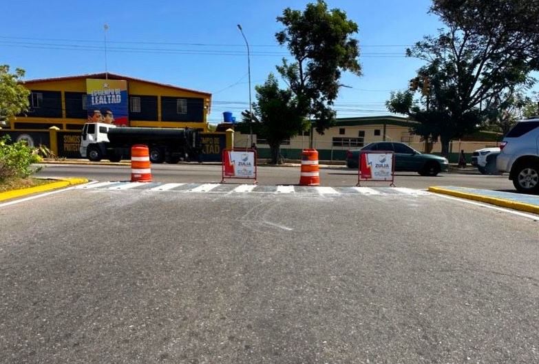 Gobernación del Zulia avanza trabajos de asfaltado y demarcación de la Av. Fuerzas Armadas, de Maracaibo