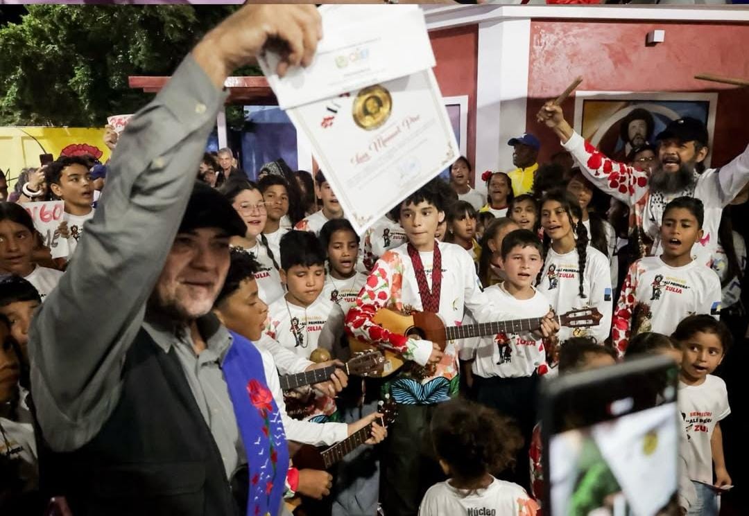 Entregan en Falcón Orden Alí Primera al maestro zuliano de la fotografía Luis Pire