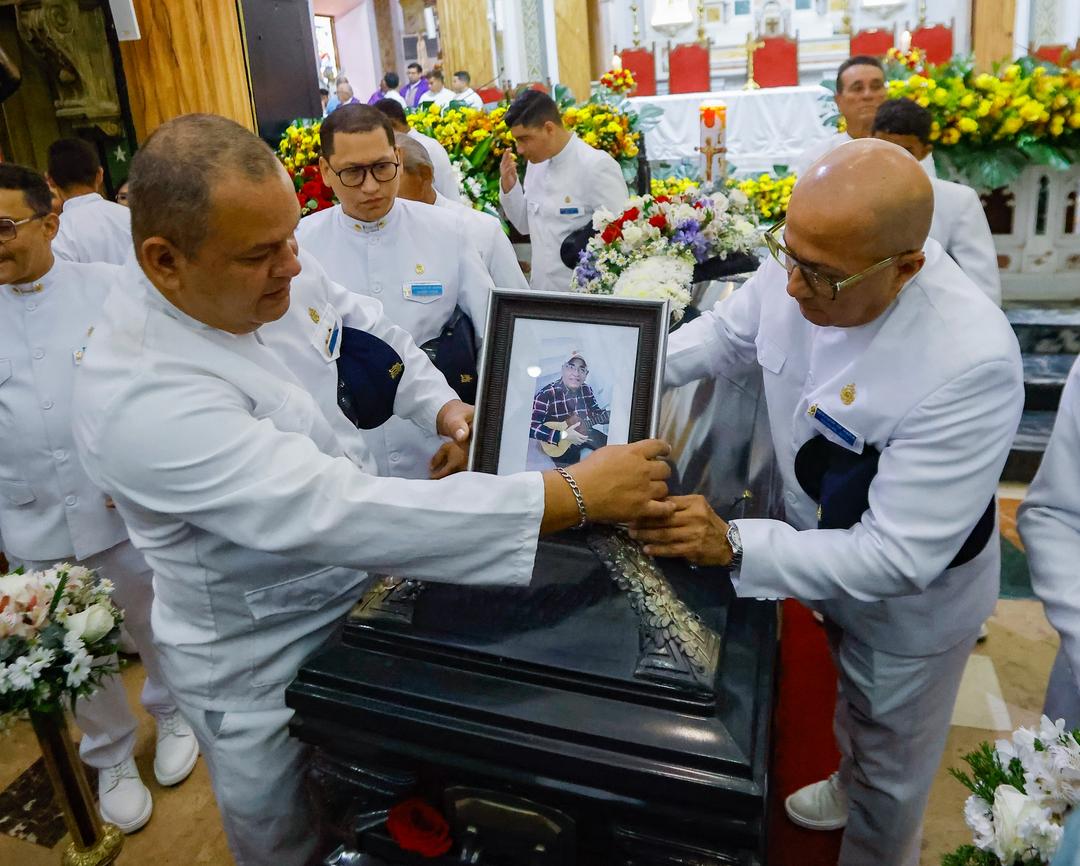 El Zulia despide al “Poeta Diamantino” Renato Aguirre con honores de Estado en la Basílica de La Chinita