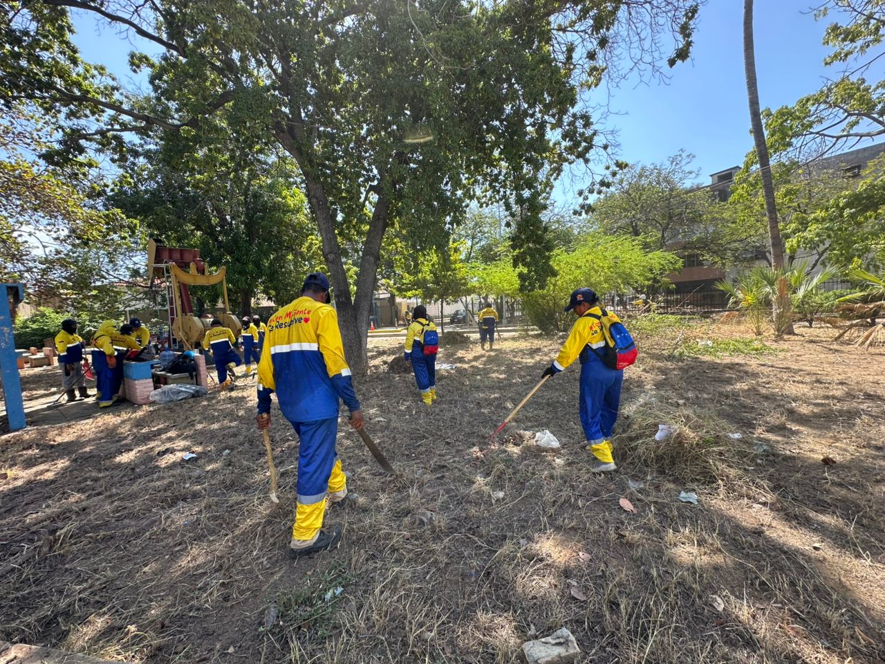 Con jornada de limpieza y demarcación recuperan áreas de la Facultad de Ingeniería de LUZ