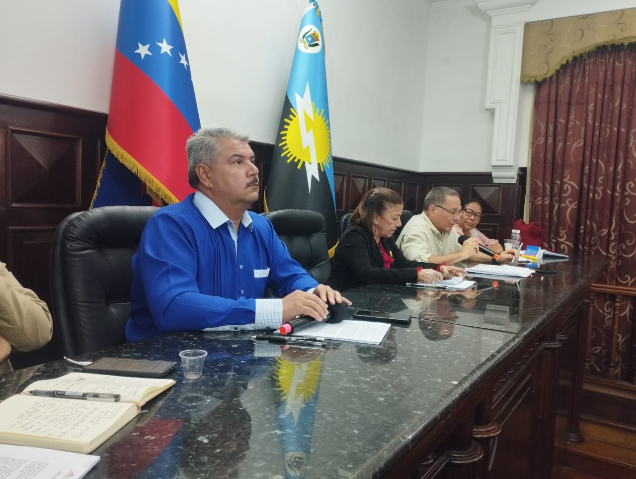 Gobernador Luis Caldera participa en debate sobre la Ley de Protección de Derechos Socioeconómicos