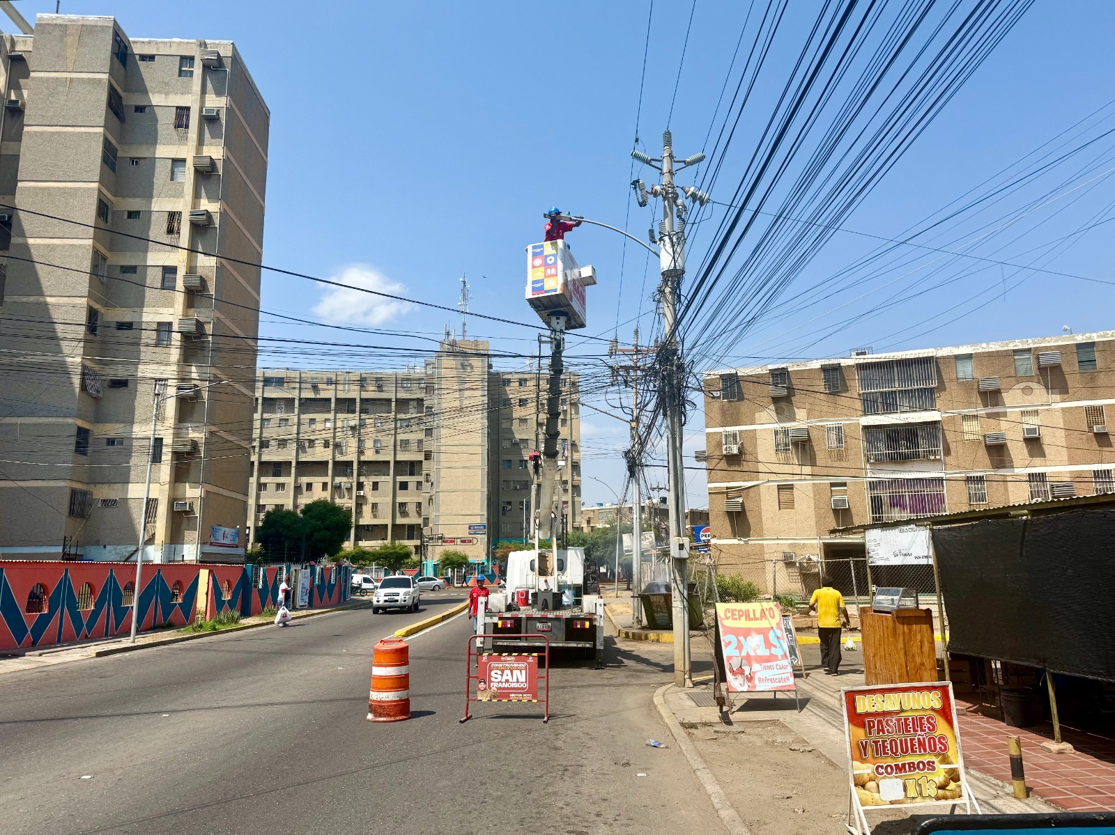 Calle 158 de San Francisco avanza hacia su iluminación total con rehabilitación de casi 200 luminarias