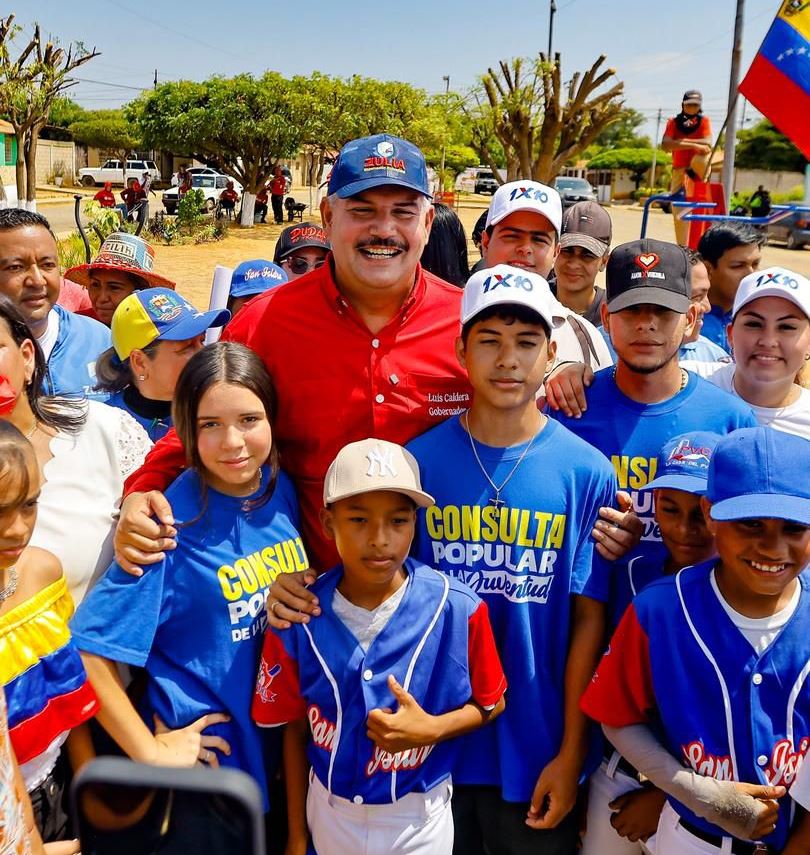 Gobernador Caldera inaugura un parque ecológico y entrega tres canchas deportivas