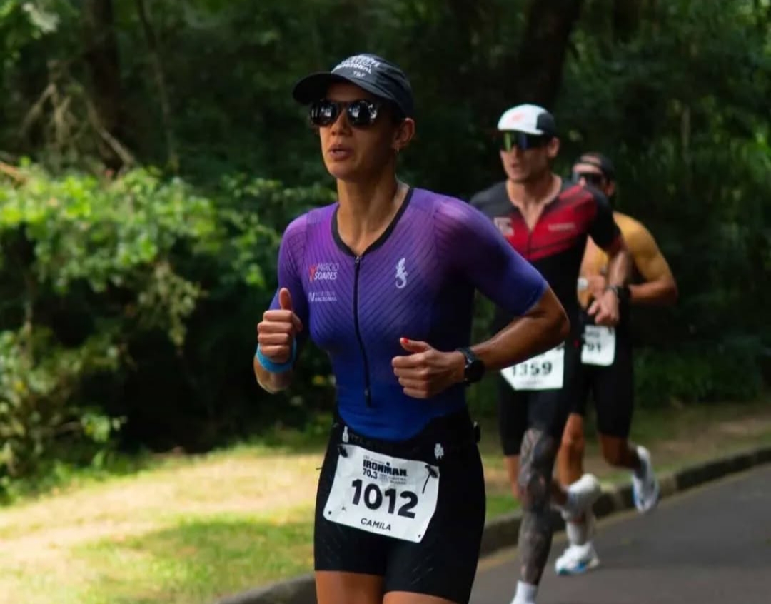 La venezolana Camila Valdez Carreño conquista el IronMan 70.3 de Curitiba y sella su pase al Mundial de Triatlón