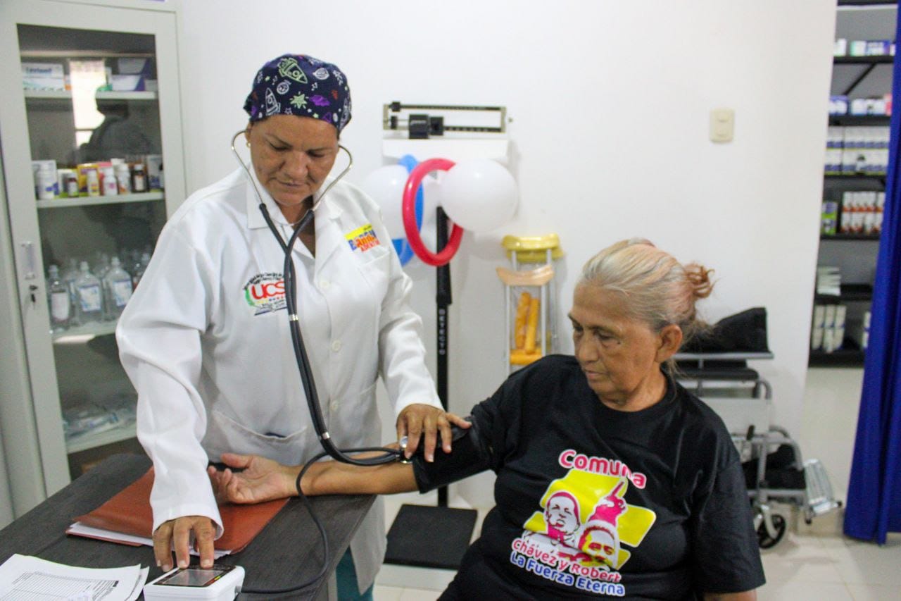 Barrio Carmelo Urdaneta estrena Sala de Autogobierno y consultorio médico popular