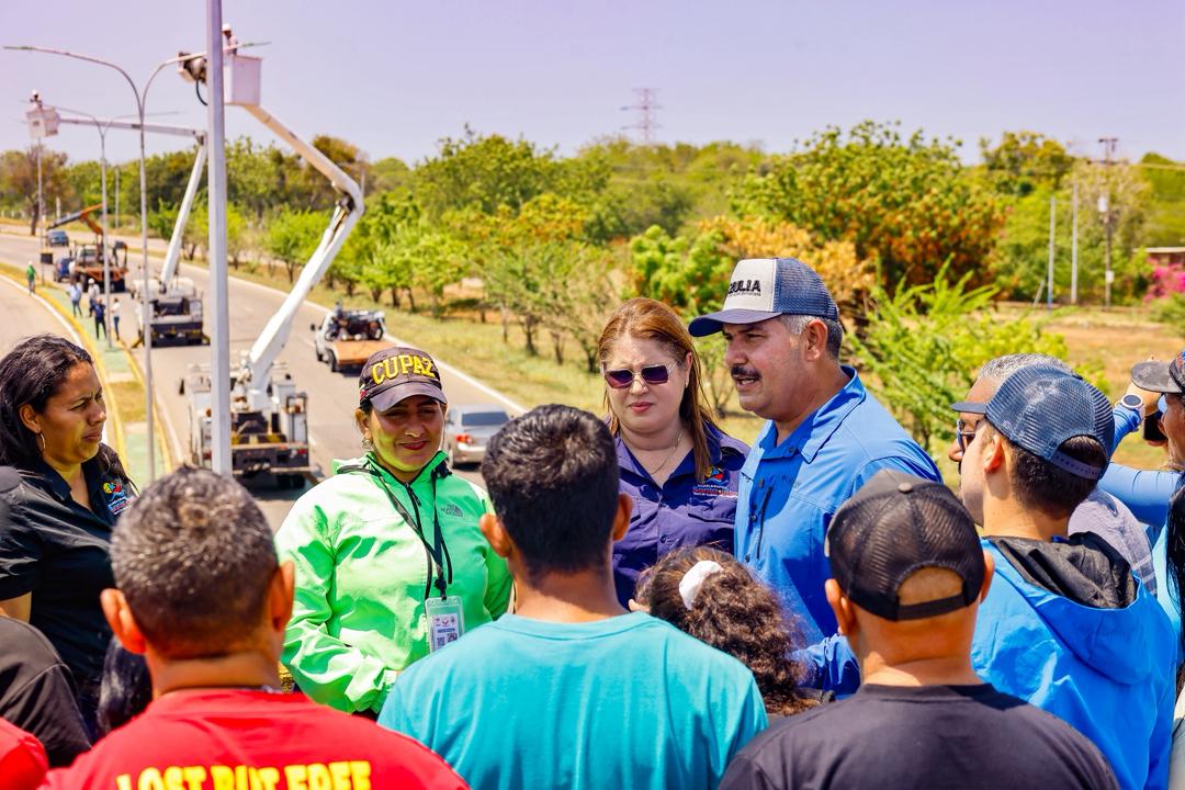 Gobernador Luis Caldera ejecuta gobierno de calle en Santa Rita en las áreas de agua, educación e iluminación