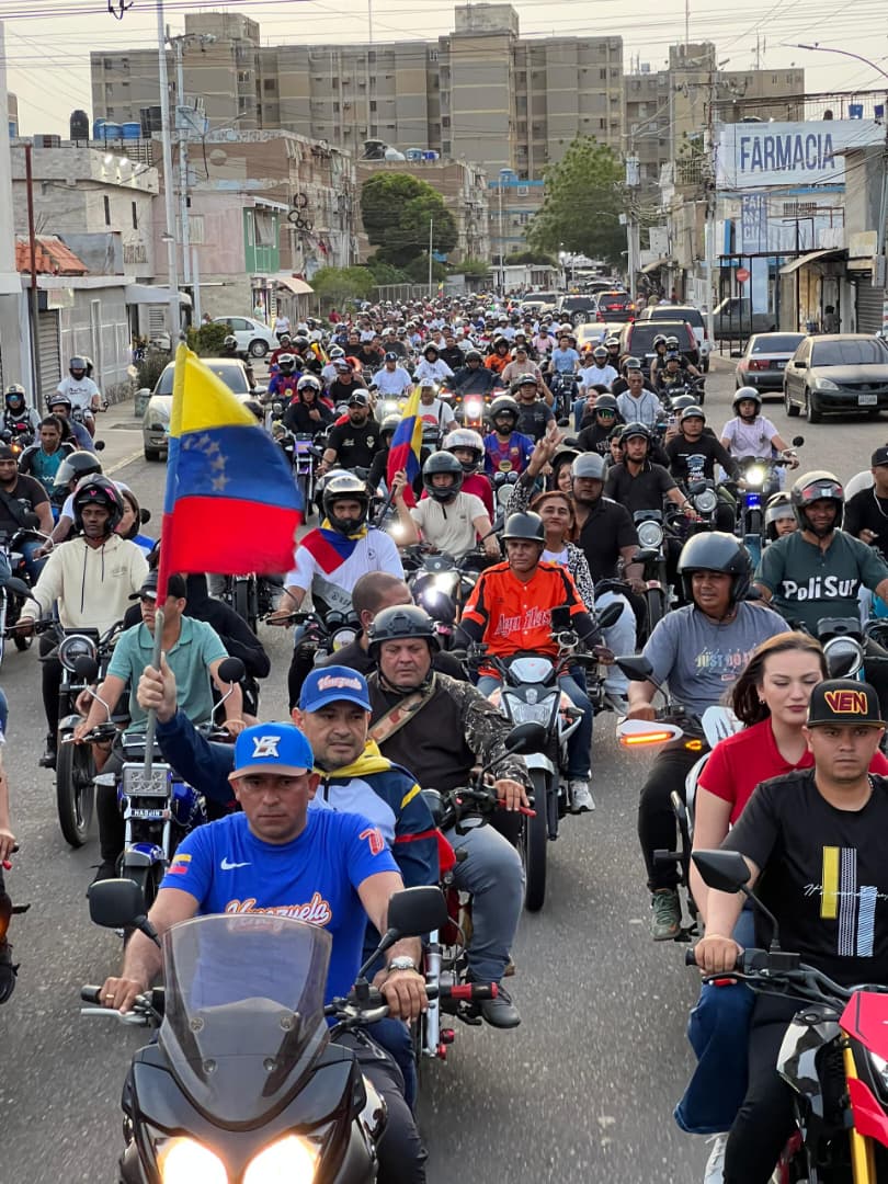 Multitudinaria caravana vistió con el tricolor nacional las calles de San Francisco tras el triunfo de Venezuela en el Clásico Mundial de Béisbol