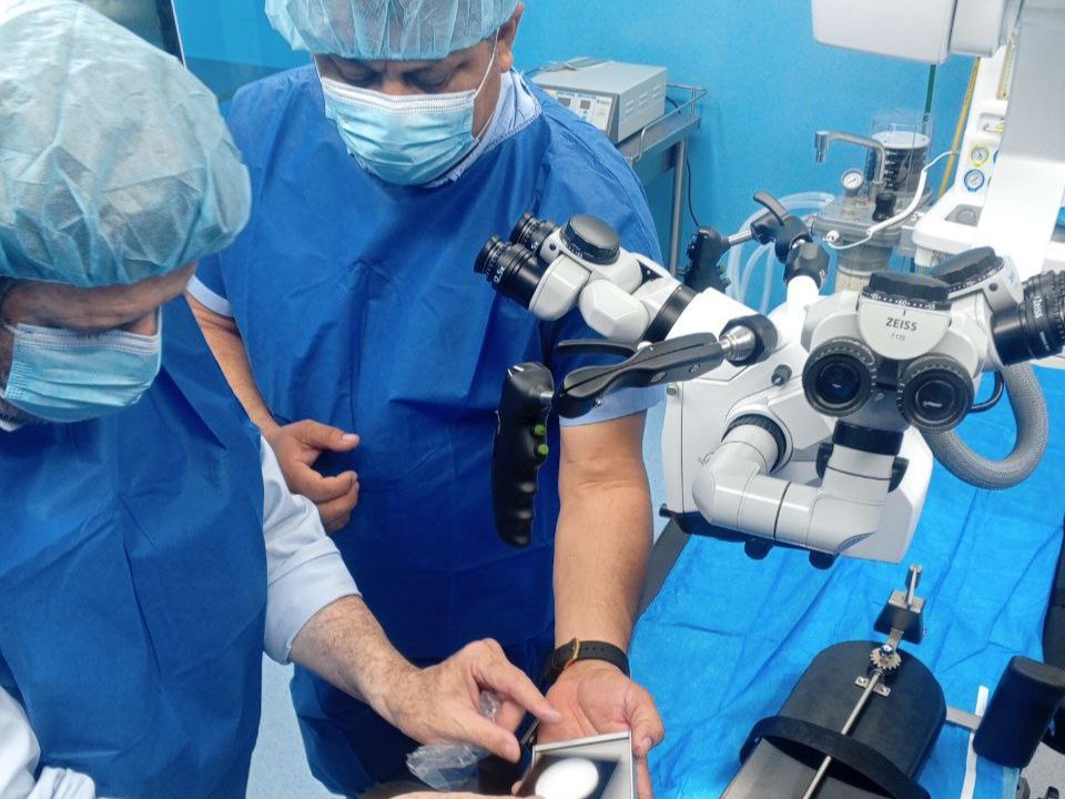 SAHUM se convierte en referente tecnológico con la activación de microscopio robotizado