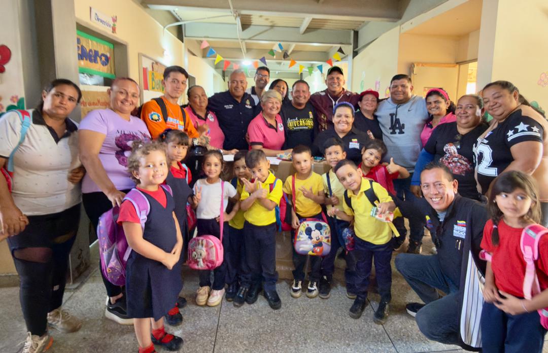 Alcaldía de San Francisco dotó de acondicionadores de aire a la Escuela Bolivariana El Rodeo