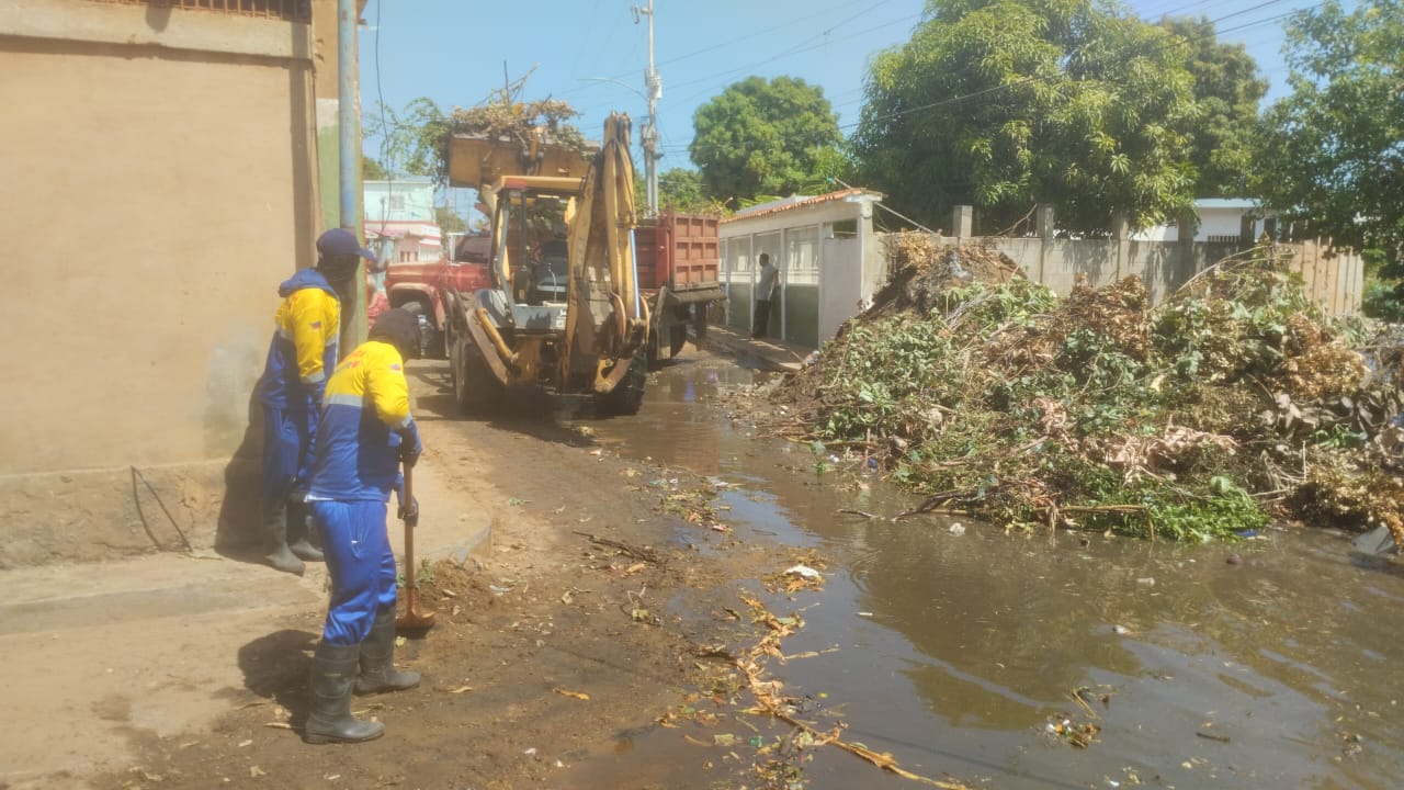 ‎IMA realiza limpieza de cañada «El Desespero» en parroquia Manuel Dagnino