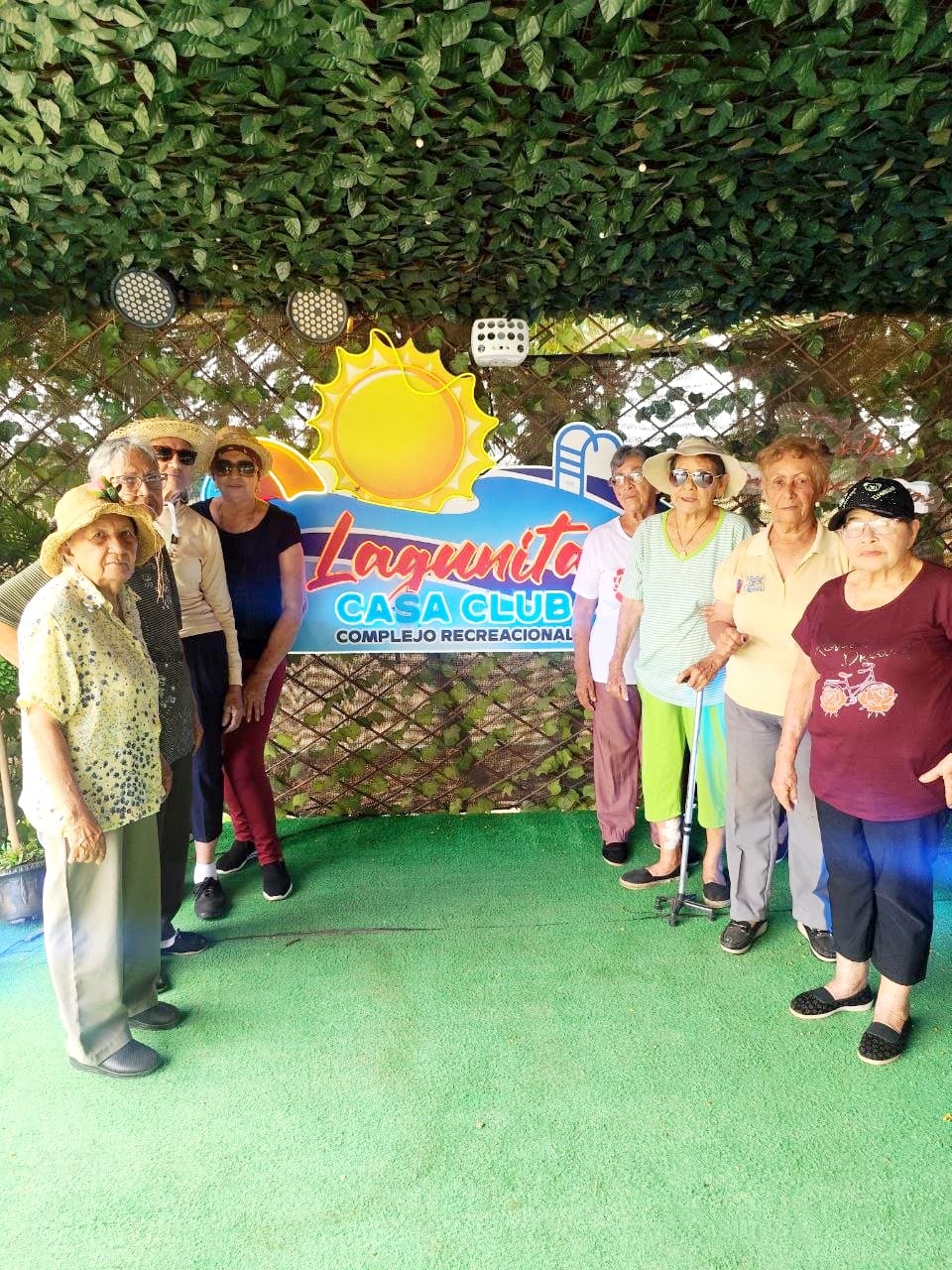 Abuelos de Edad Dorada disfrutaron jornada recreativa en Semana Santa