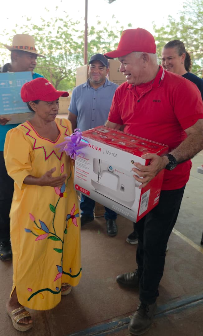 ‎Alcalde Edgar Labarca acompañó la entrega de proyectos de emprendimiento en la comuna Tamare Próspera