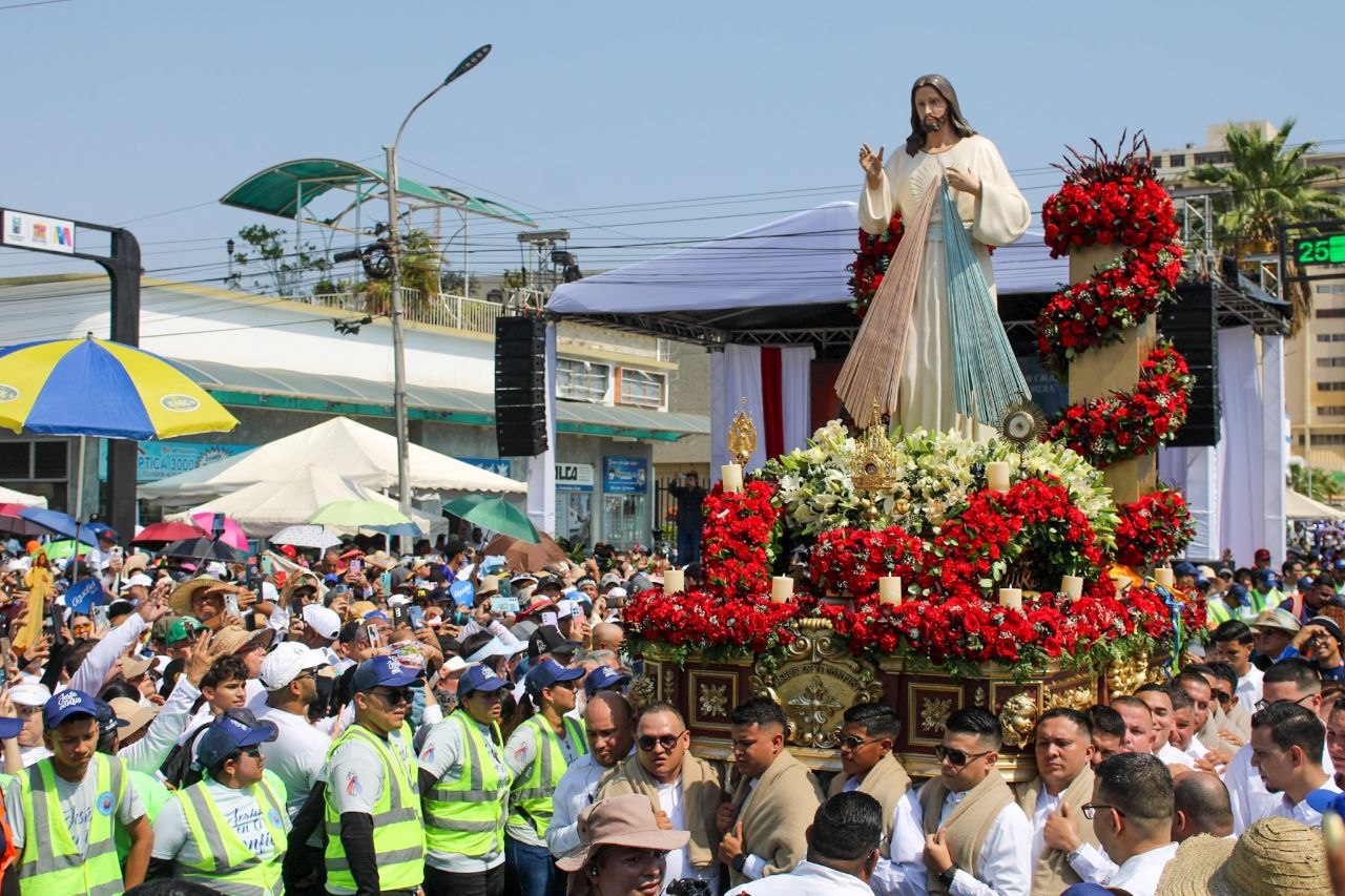 Marabinos colmaron de fe calles de la ciudad en procesión de Jesús de la Misericordia