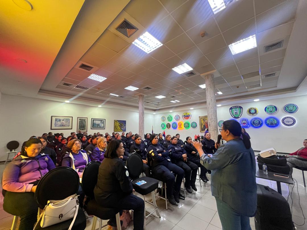 Funcionarias de Polimaracaibo reciben formación para atender a víctimas de violencia de género