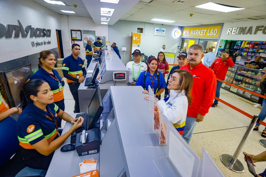 Ministra Jacqueline Farías inspeccionó trabajos de reacondicionamiento del Aeropuerto La Chinita en Maracaibo