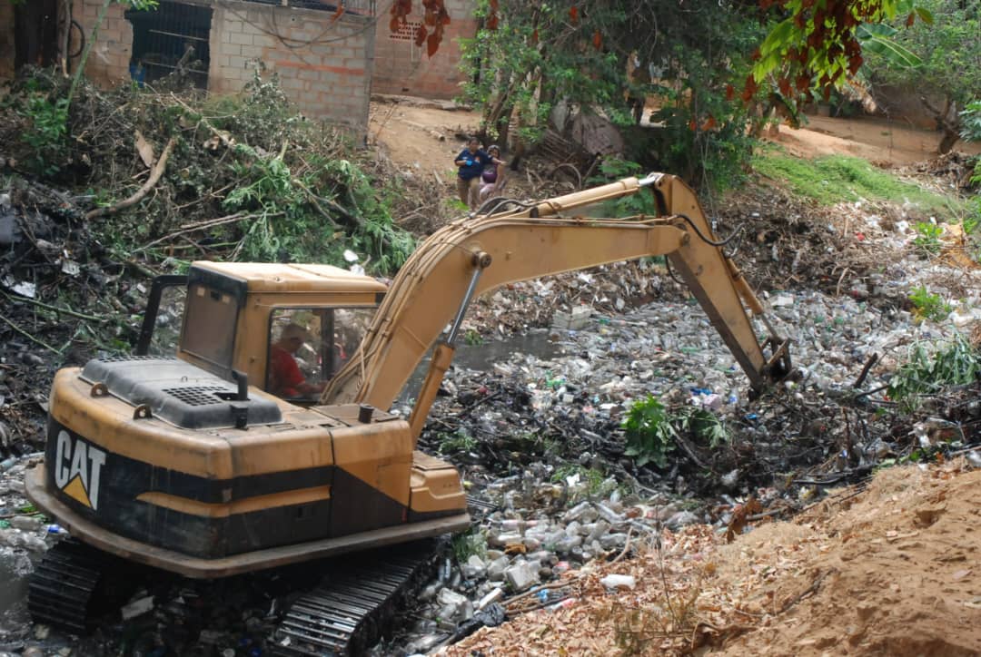 Alcaldía de Maracaibo activa en la limpieza de cañadas ante la llegada de las lluvias