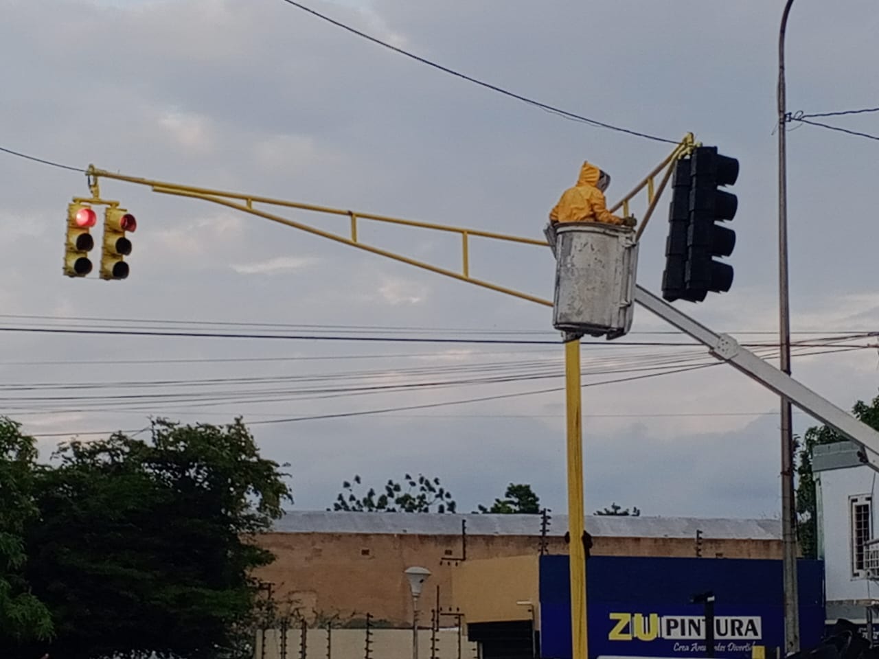 Reactivan semáforo de avenida Guajira esquina Colegio de Médicos
