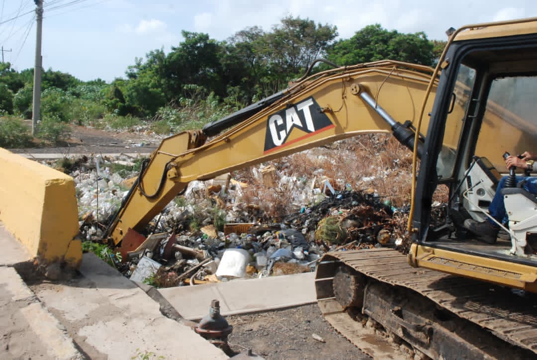 Alcaldía de Maracaibo trabaja en el despeje de la Cañada Los Caribes-Cajón La Vega