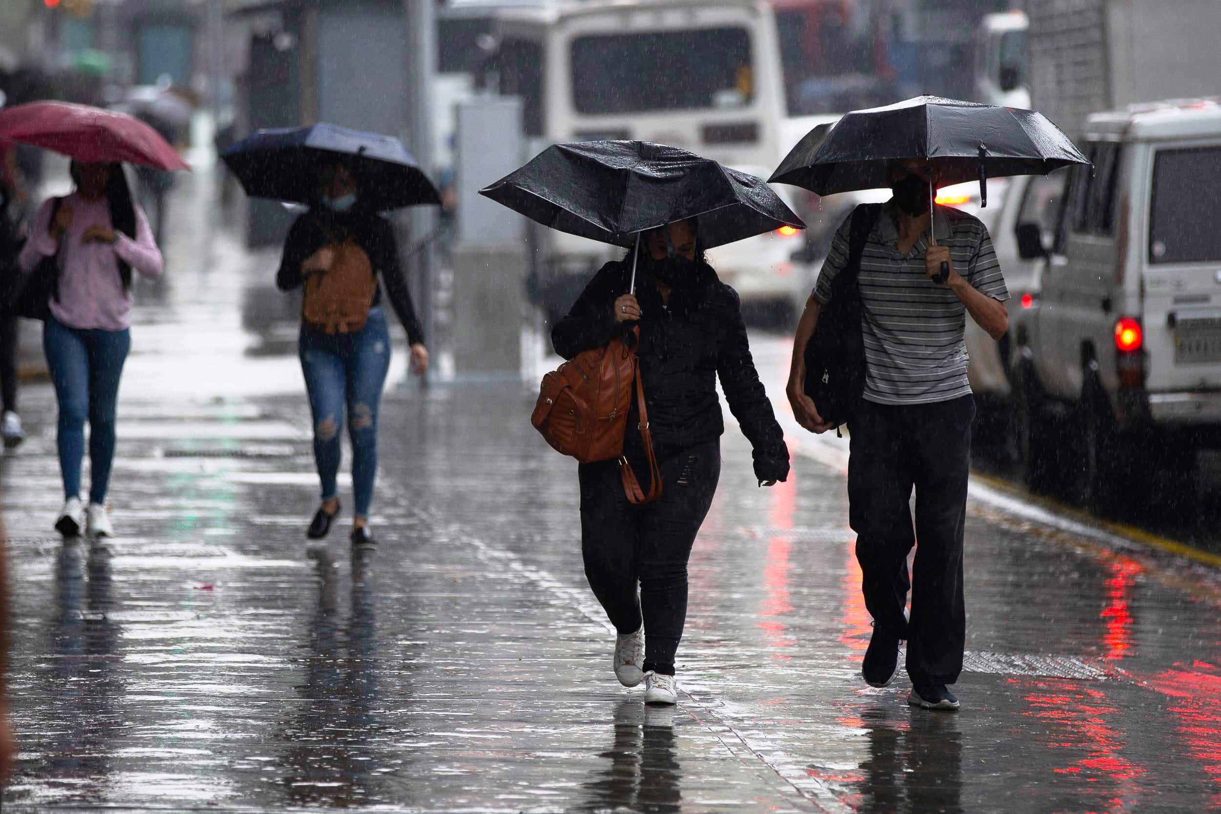 Prevén temporada de lluvias más activa de lo normal en Venezuela: hasta 60 ondas tropicales podrían formarse y Zulia sería uno de los estado con mayores estragos
