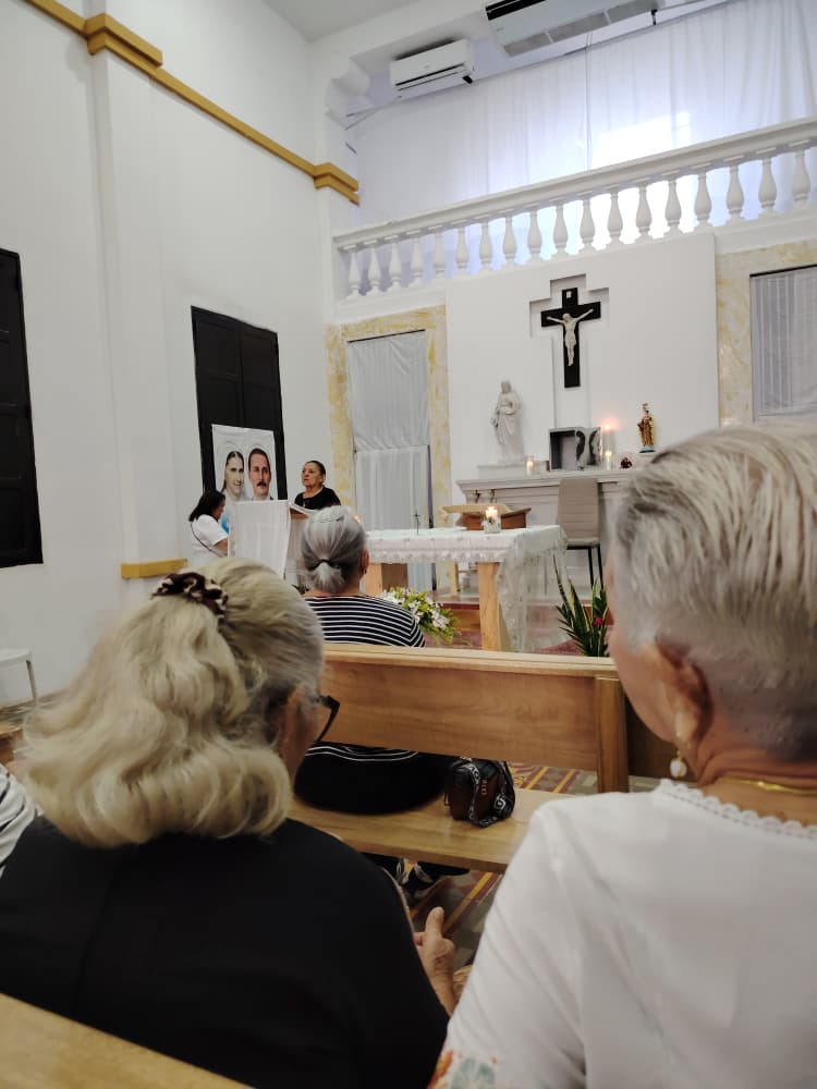 Marabinos honraron a sus madres en los cementerios municipales