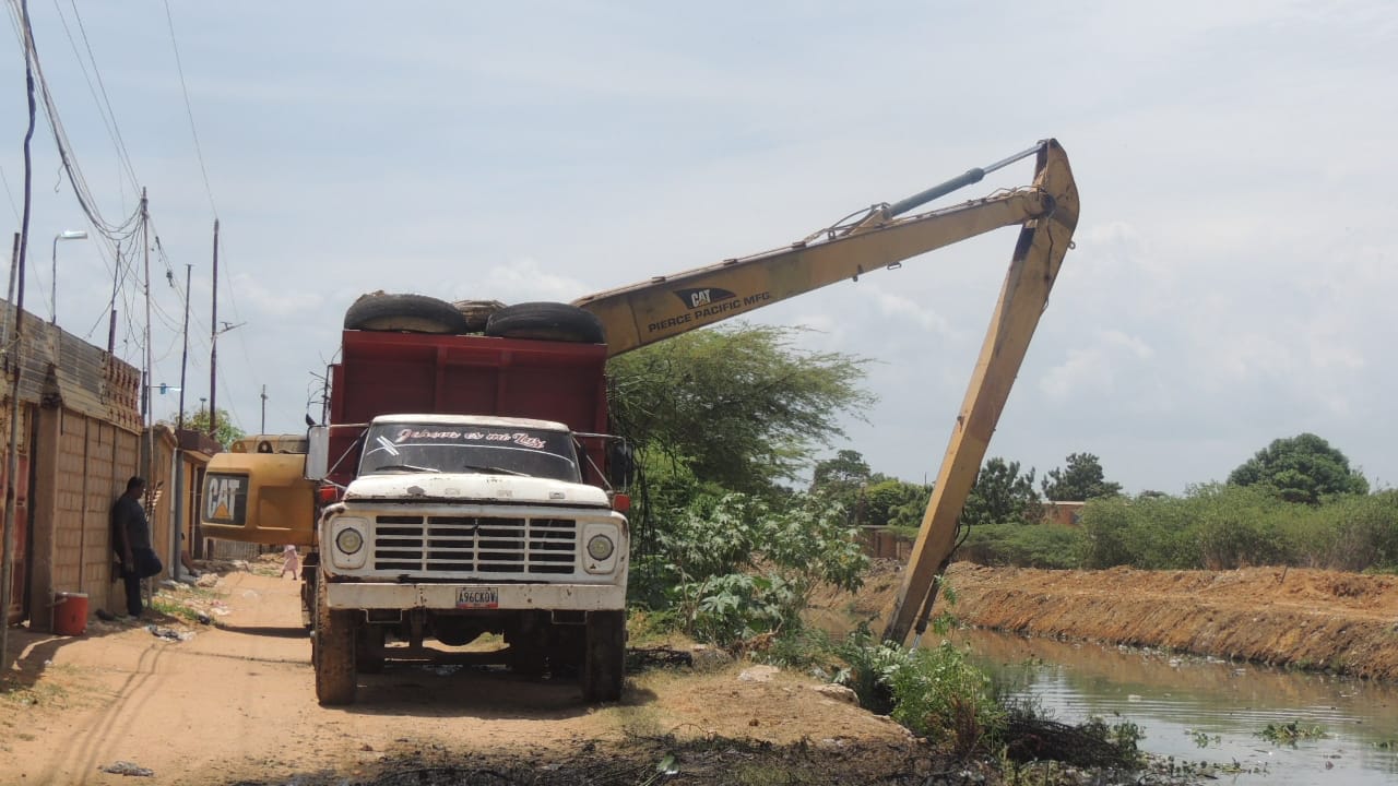 Alcaldía realiza operativo de limpieza en el Puente Espuma de Etnia Guajira