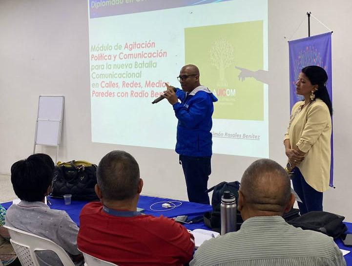 Diplomado en Comunicación Política aborda el pensamiento crítico frente a las fake news