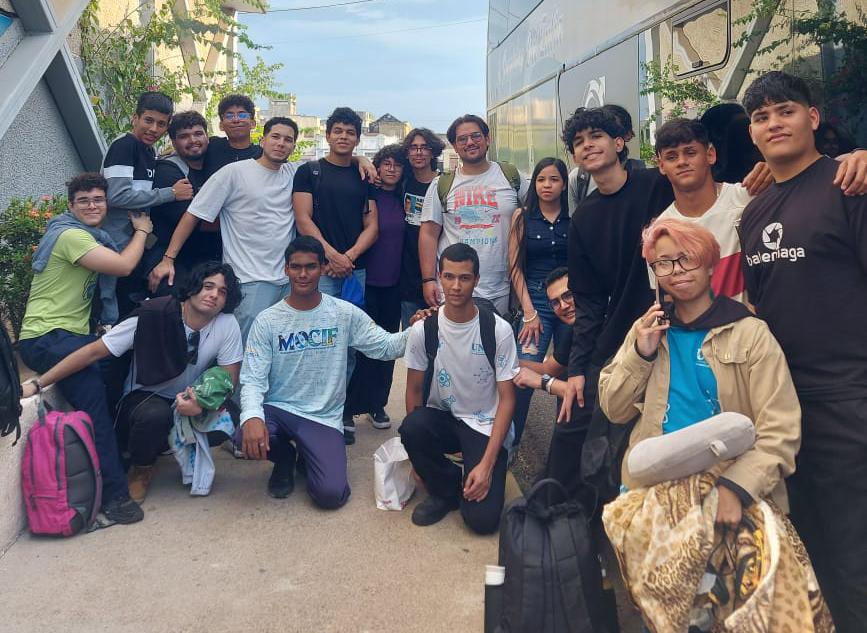 21 jóvenes marabinos inician formación científica en la Universidad Nacional de las Ciencias en Caracas