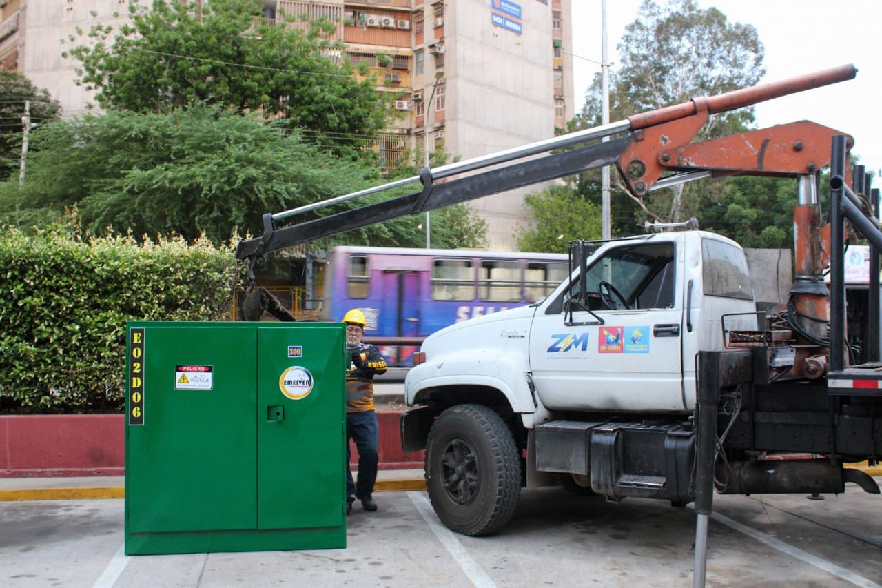 Se inició reemplazo del transformador que explotó en Centro Comercial Ciudad Chinita