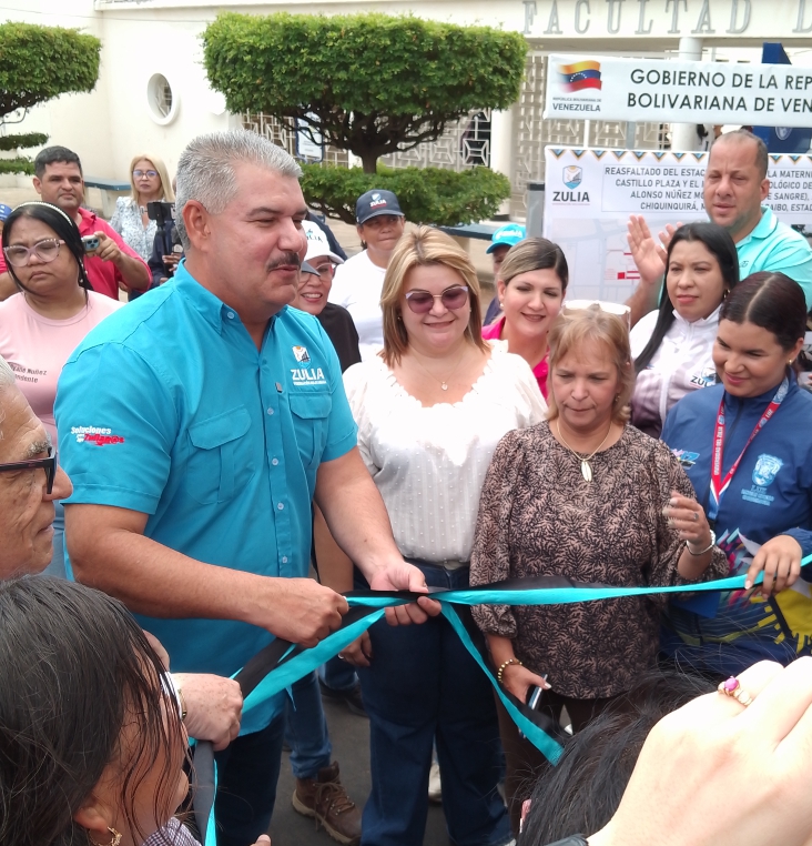 Presidenta del Concejo Municipal, Dessiree Fernández acompañó la entrega de vías rehabilitadas en la Facultad de Medicina de LUZ
