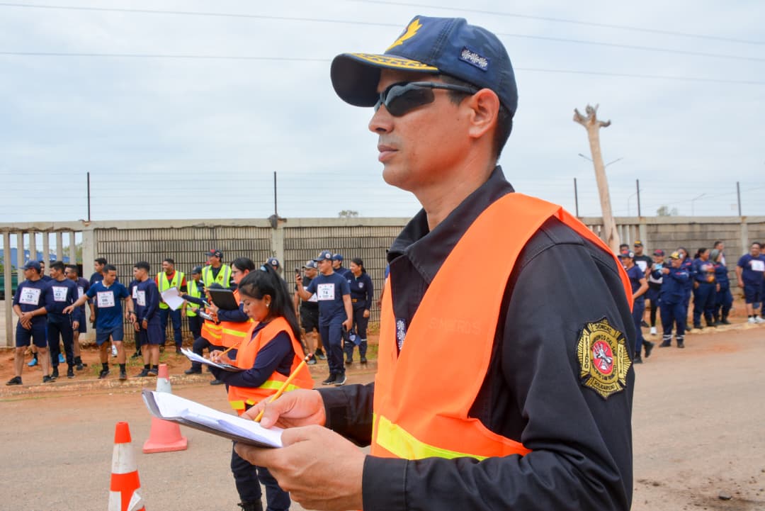 Alrededor de 100 bomberos del Zulia presentaron pruebas para ascensos 2026 en San Francisco