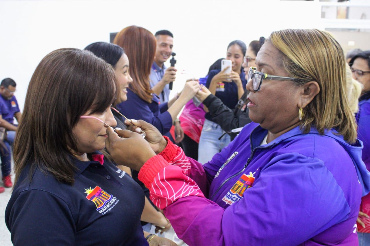 Alcaldía de Maracaibo entregó lentes a 130 trabajadores municipales