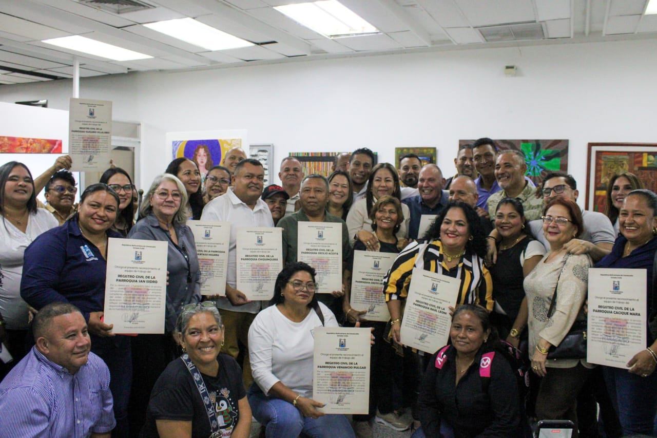 Alcaldía de Maracaibo otorgó reconocimientos a los 18 registros civiles
