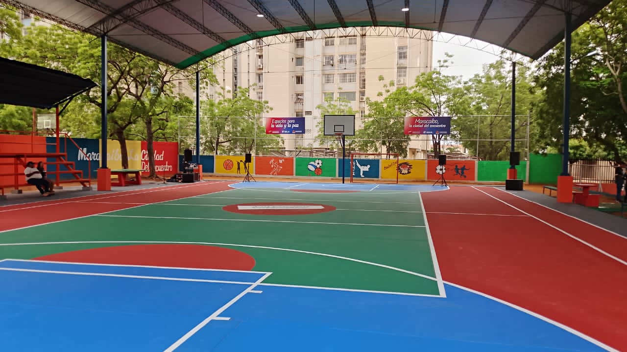 Entregan rehabilitada la cancha de usos múltiples Valle Claro en Maracaibo