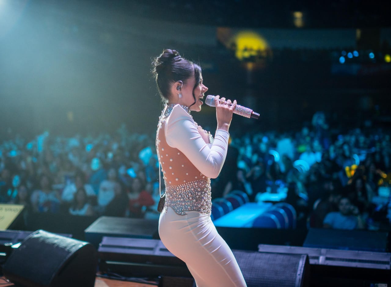 Nelson Velásquez y la revelación vallenata, Ámbar García en concierto «directo al corazón», en Cabimas