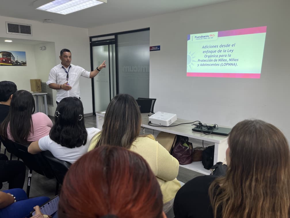 FUNDANIS y Fundación Negra Hipólita realizan taller sobre atención a menores en situación de consumo