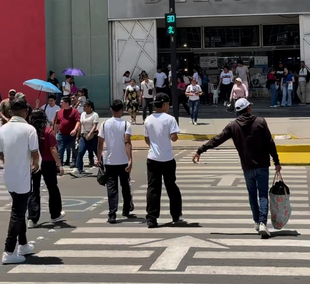 Alcaldía de Maracaibo inicia trabajos para renovar paso peatonal en Galerías