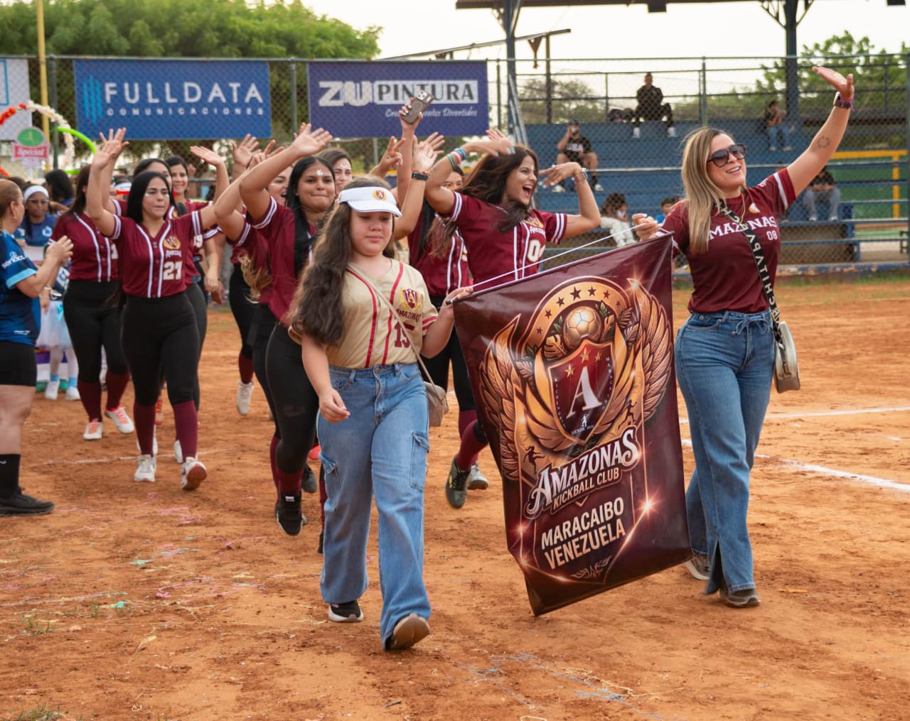 Con todo el poderío femenino arrancó 4ta edición Copa Azurra Alcaldía de Maracaibo