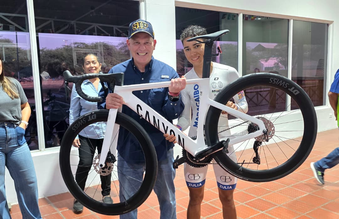 Alcalde Di Martino entregó bicicleta de alta gama al Embajador Deportivo Luis Miguel Hernández