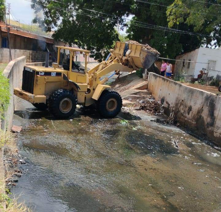 Alcaldía realiza labores de saneamiento en varias cañadas de Maracaibo ante la temporada de lluvias