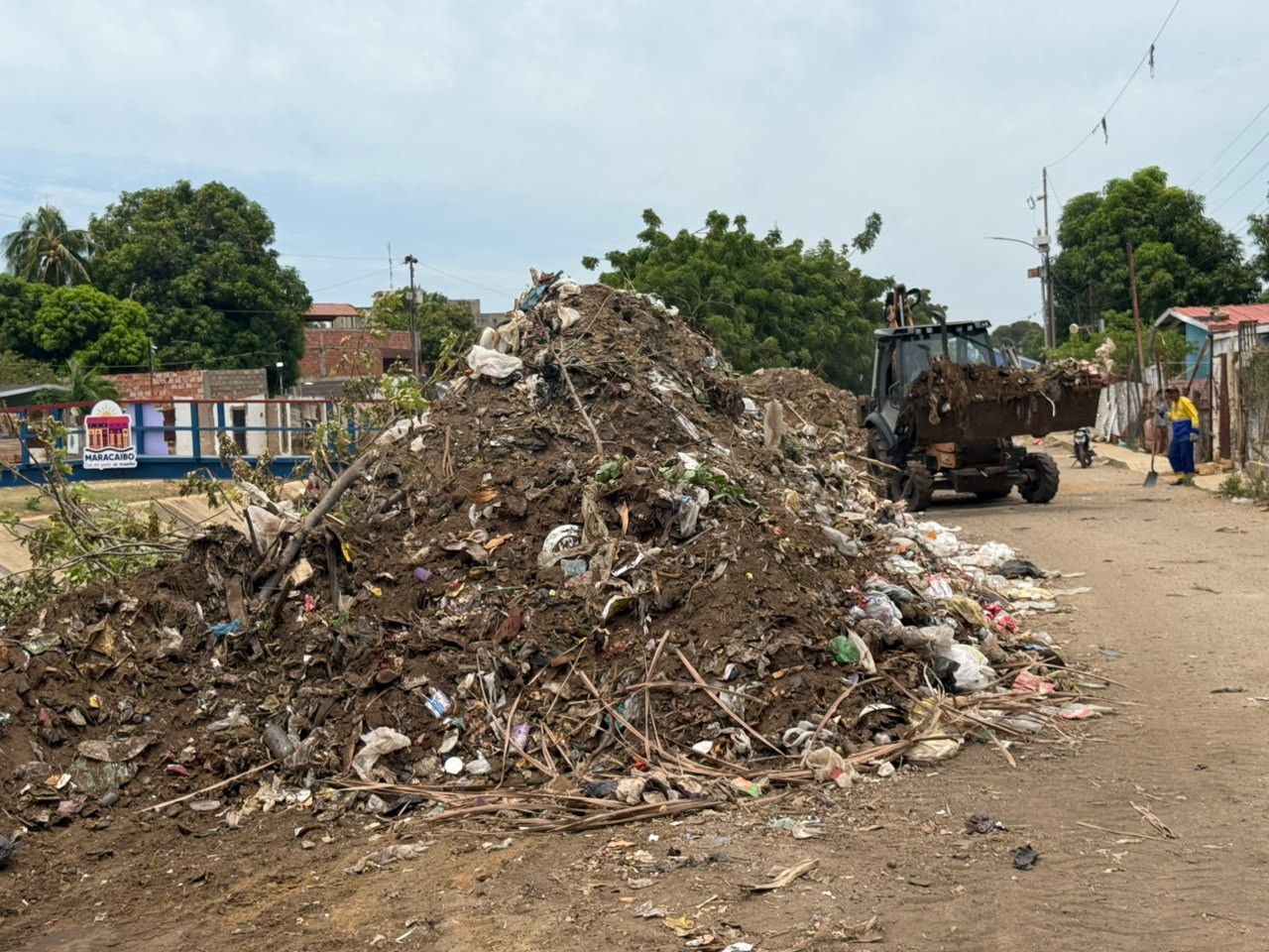 Estiman extraer mil toneladas de desechos de la cañada 23 de marzo en la parroquia Idelfonso Vásquez