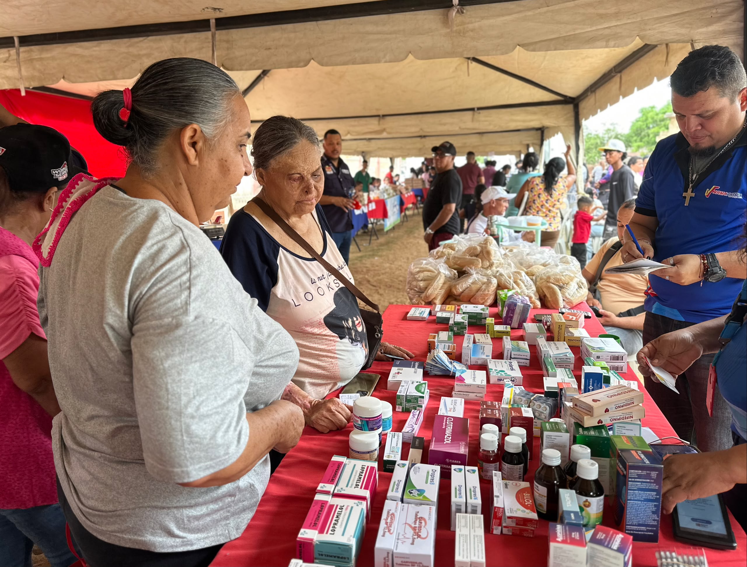Alcaldía de Maracaibo realizó jornada de mercado y atención social en la parroquia San Isidro