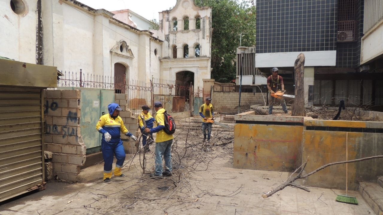 En el Templo San Felipe Neri continúa la limpieza con la extracción de 16 toneladas de desechos