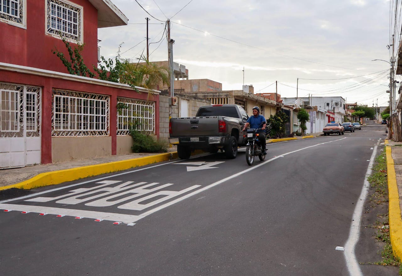 Alcaldía de Maracaibo ejecuta trabajos de asfaltado e impermeabilización en el sector Buena Vista