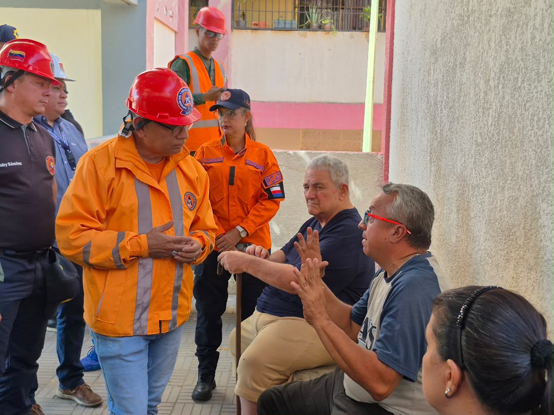 Brigadas de Riesgo del Zulia se despliega en las Torres del Saladillo y en Residencias San Martin