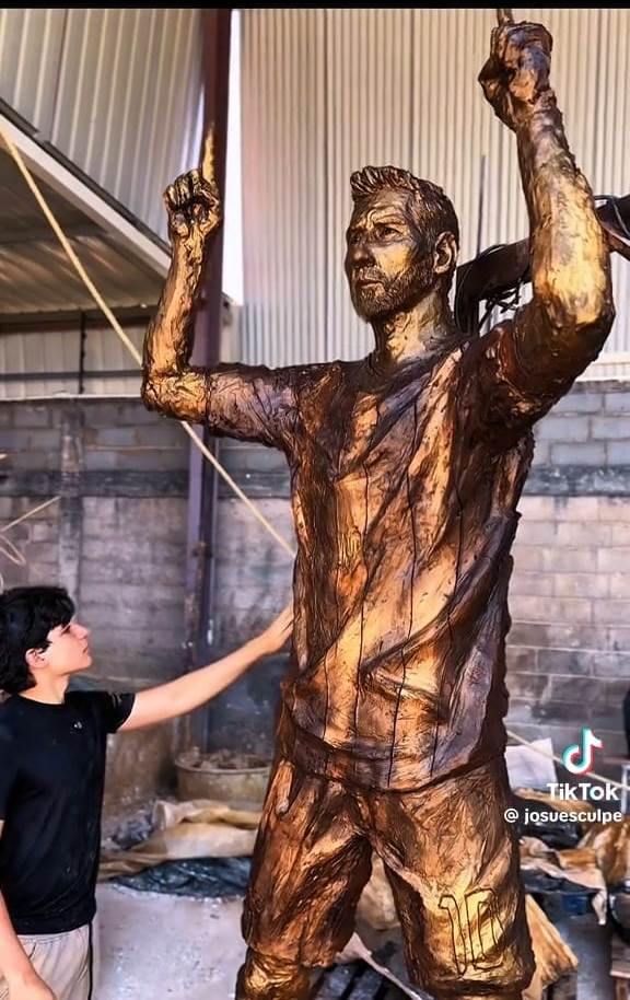 Escultura de Lionel Messi será instalada por la Alcaldía de  Maracaibo; recursos de la venta se destinaron a afectados por los terremotos