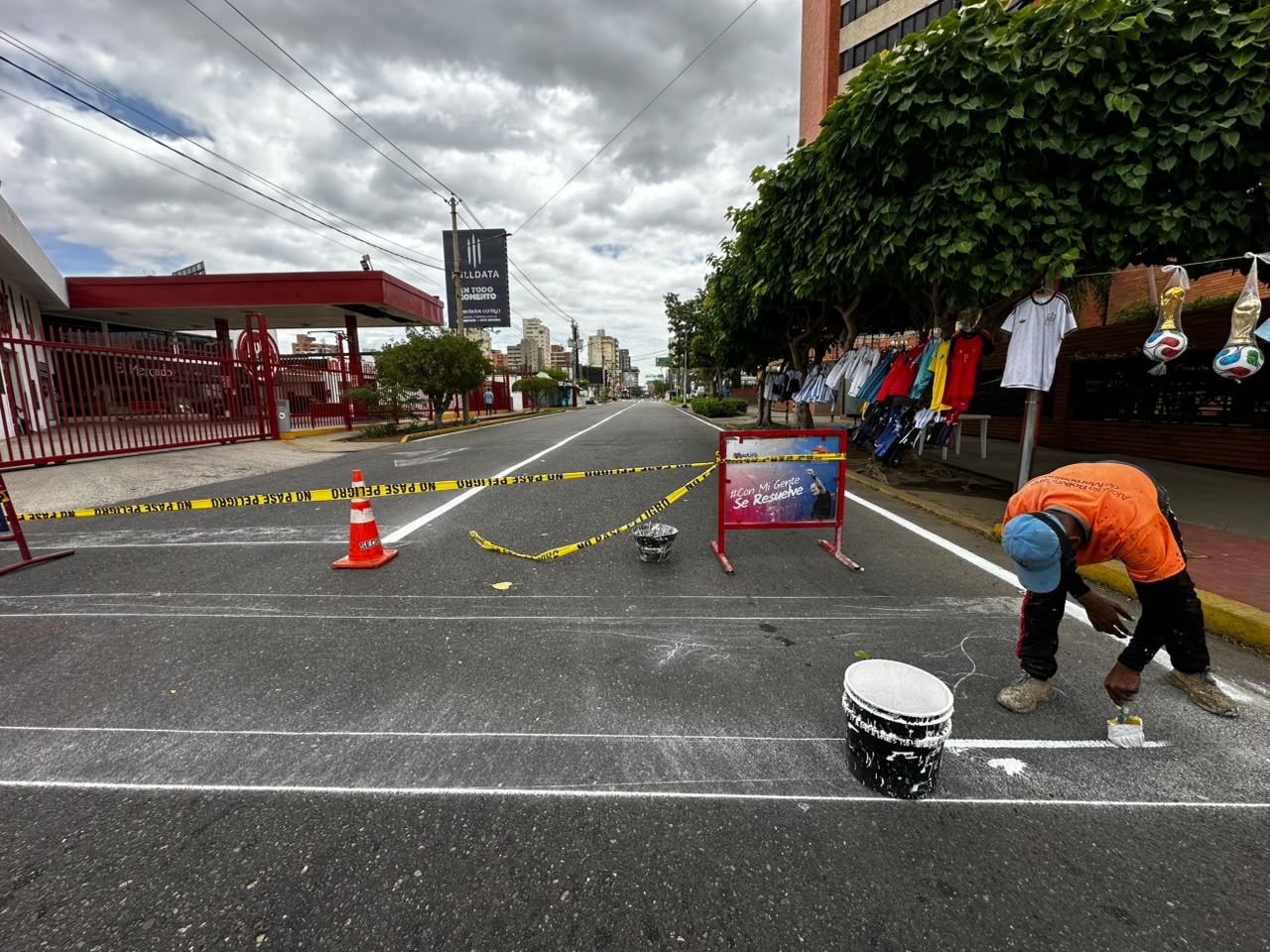Alcaldía de Maracaibo demarcó e instaló más de 60 ojos de gato en cuatro intersecciones de la calle 72